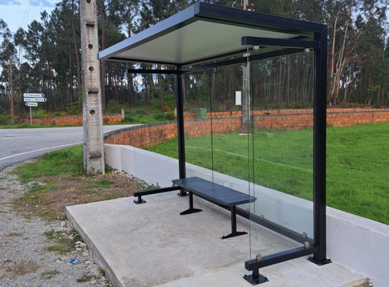 Novo Abrigo de Passageiros nas Almas do Salgueiro