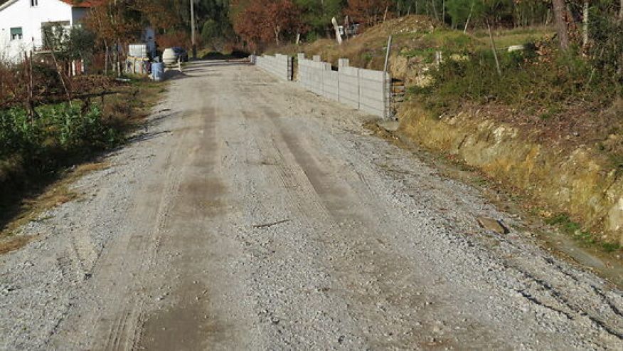 Rua da Alagoa (Corveira) - Construção de muros