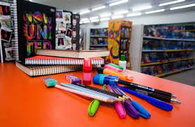 Junta de Freguesia apoia a compra de material escolar